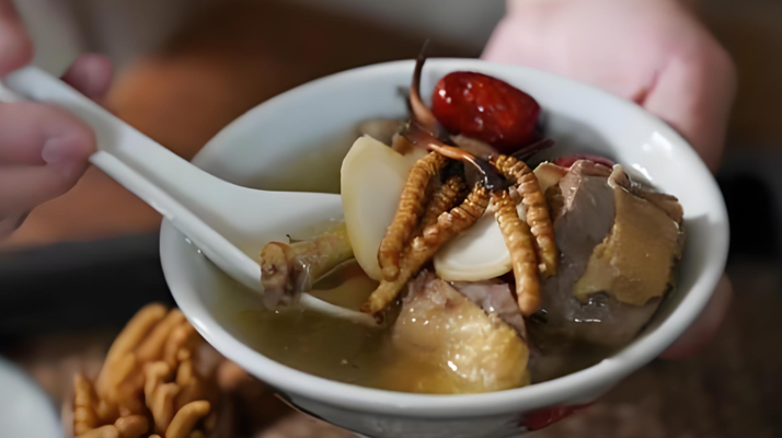 冬蟲(chóng)夏草搭配有道，滋養(yǎng)肺部效果妙