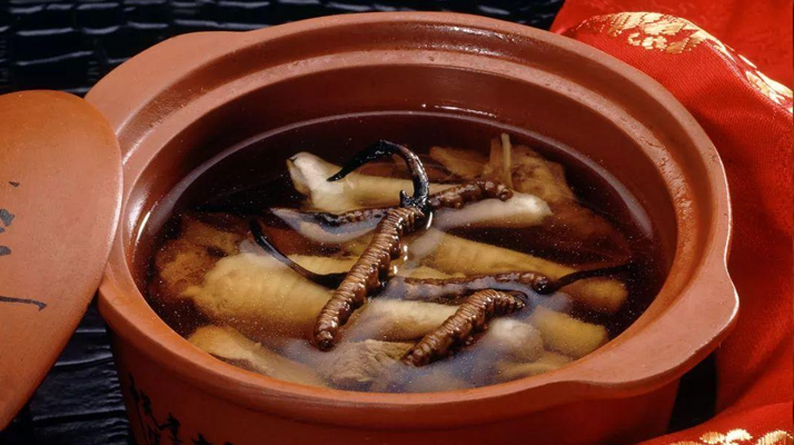 糖尿病可服用冬蟲夏草嗎？科學(xué)解析其調(diào)理價值與注意事項