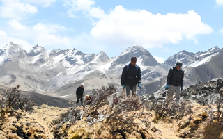  如何在保護生態(tài)環(huán)境的前提下合理利用冬蟲夏草資源？